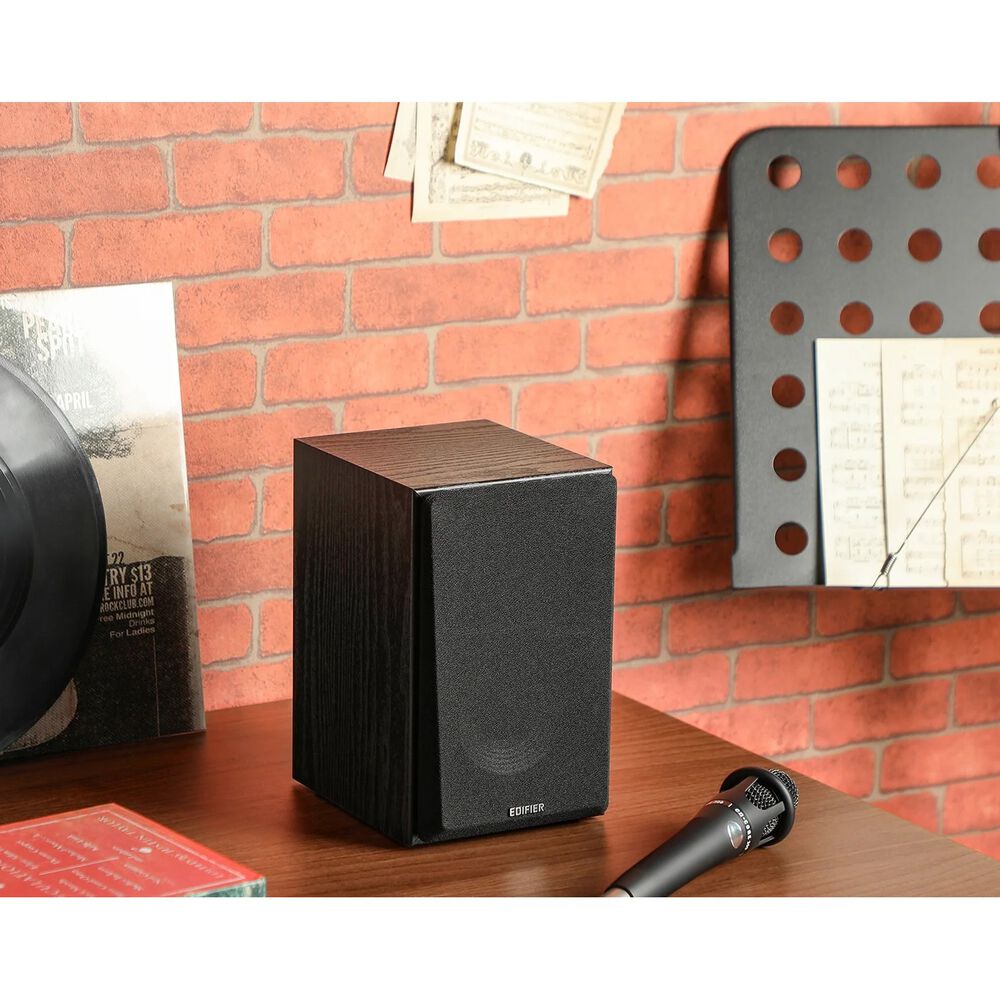 R990BT, image number 3
