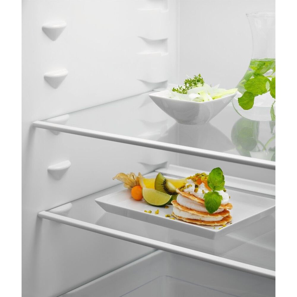 FRIGORIFERO DA INCASSO ELECTROLUX LNG7TE75S, Capacit&agrave; netta totale 376 l, Rumorosit&agrave;: 35 dB(A), 4 ripiani, Dimensioni: L 69,6 cm A 188,4 cm P 54,9 cm, Bianco, Classe E - PRMG GRADING ROBN - 10%, image number 4