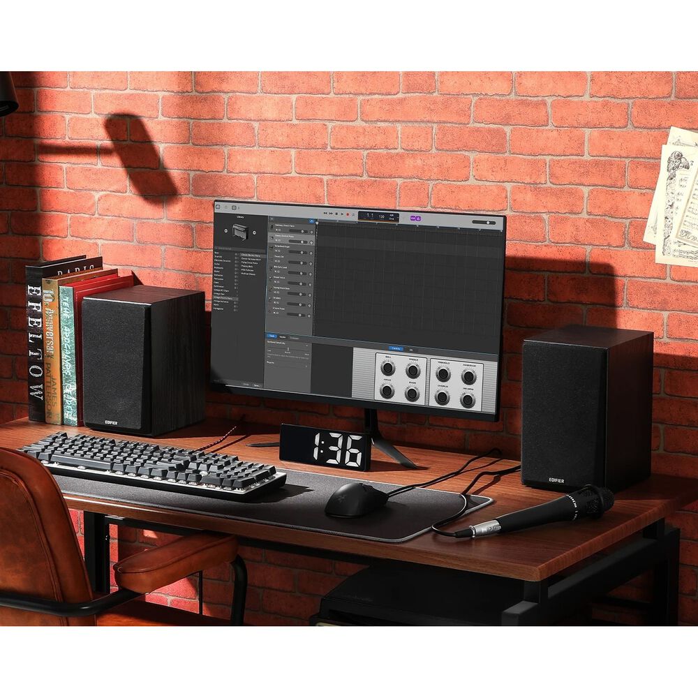 R990BT, image number 2